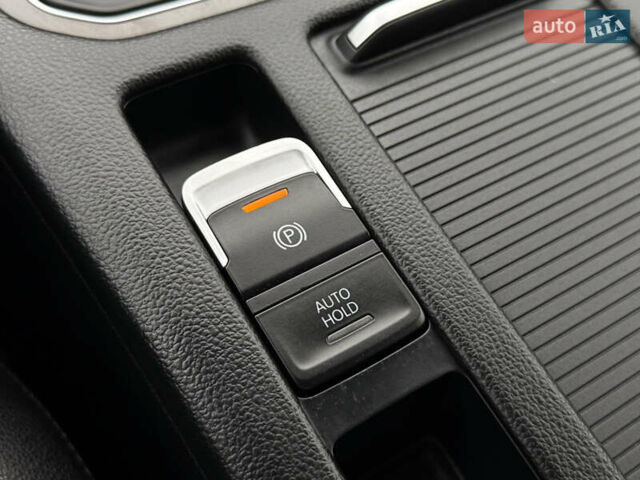 Белый Фольксваген Пассат, объемом двигателя 2 л и пробегом 198 тыс. км за 18950 $, фото 103 на Automoto.ua