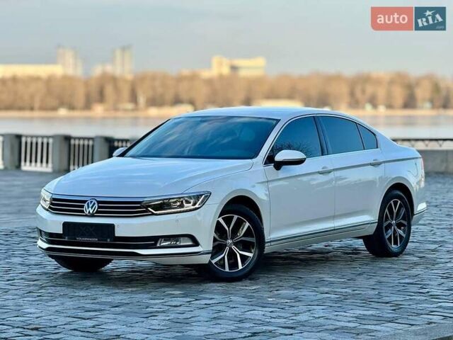 Білий Фольксваген Пассат, об'ємом двигуна 1.8 л та пробігом 170 тис. км за 17500 $, фото 29 на Automoto.ua