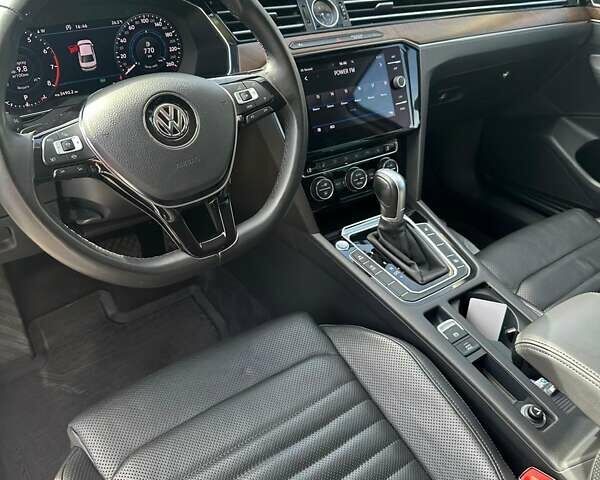 Белый Фольксваген Пассат, объемом двигателя 1.8 л и пробегом 99 тыс. км за 20500 $, фото 6 на Automoto.ua