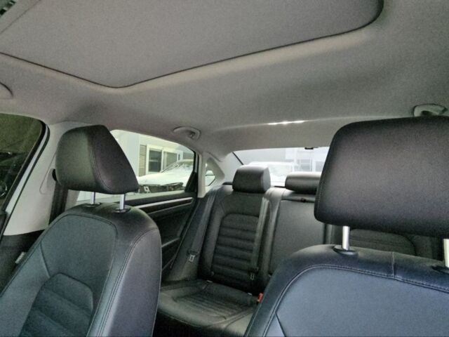 Белый Фольксваген Пассат, объемом двигателя 2 л и пробегом 110 тыс. км за 12700 $, фото 28 на Automoto.ua