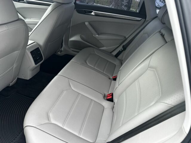 Білий Фольксваген Пассат, об'ємом двигуна 2 л та пробігом 71 тис. км за 13900 $, фото 7 на Automoto.ua