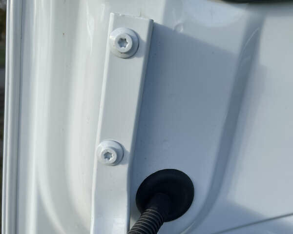 Белый Фольксваген Пассат, объемом двигателя 2 л и пробегом 132 тыс. км за 13200 $, фото 37 на Automoto.ua