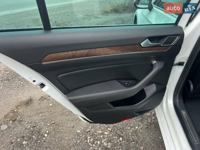 Белый Фольксваген Пассат, объемом двигателя 2 л и пробегом 120 тыс. км за 22000 $, фото 19 на Automoto.ua