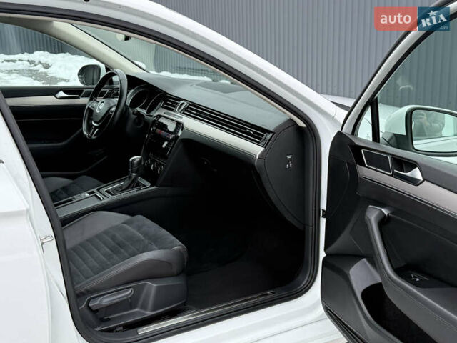 Белый Фольксваген Пассат, объемом двигателя 2 л и пробегом 198 тыс. км за 18950 $, фото 78 на Automoto.ua