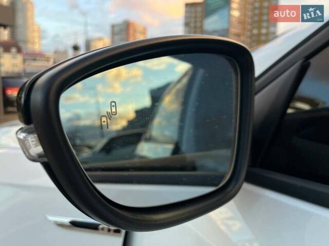 Білий Фольксваген Пассат, об'ємом двигуна 3.6 л та пробігом 72 тис. км за 17490 $, фото 17 на Automoto.ua