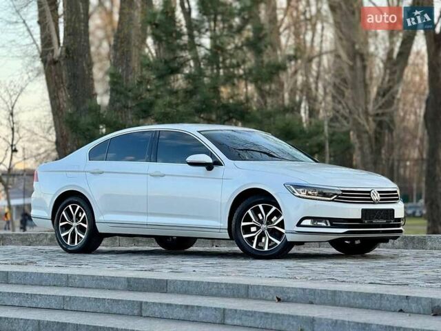Білий Фольксваген Пассат, об'ємом двигуна 1.8 л та пробігом 170 тис. км за 17500 $, фото 31 на Automoto.ua