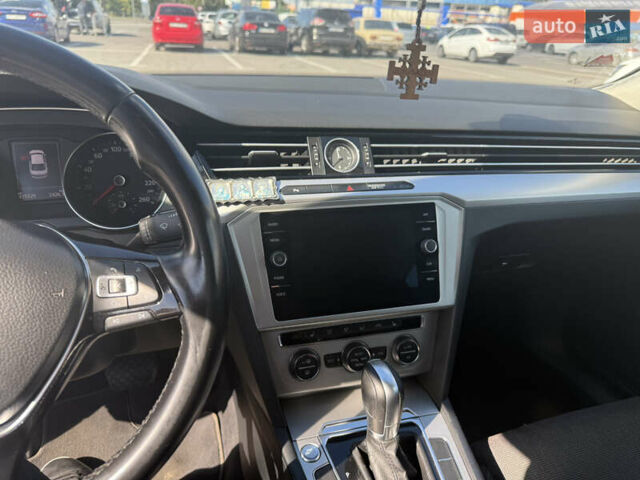 Белый Фольксваген Пассат, объемом двигателя 1.97 л и пробегом 335 тыс. км за 19500 $, фото 6 на Automoto.ua