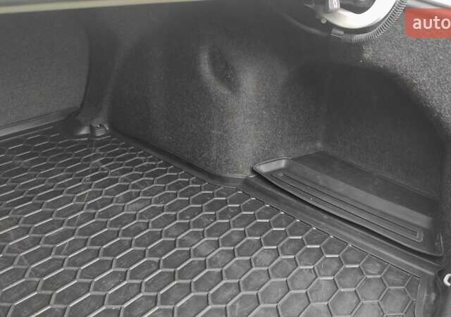 Белый Фольксваген Пассат, объемом двигателя 2 л и пробегом 157 тыс. км за 12200 $, фото 11 на Automoto.ua