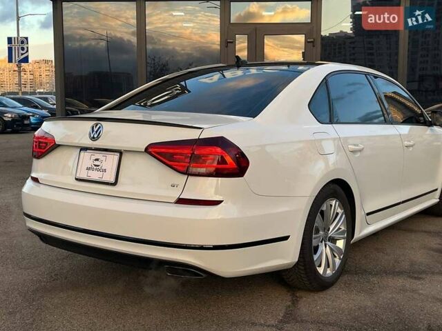 Білий Фольксваген Пассат, об'ємом двигуна 3.6 л та пробігом 72 тис. км за 17490 $, фото 7 на Automoto.ua
