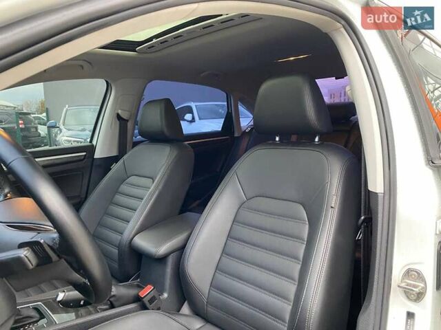 Білий Фольксваген Пассат, об'ємом двигуна 2 л та пробігом 73 тис. км за 17900 $, фото 19 на Automoto.ua