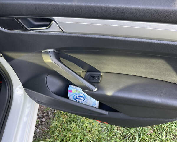 Белый Фольксваген Пассат, объемом двигателя 2 л и пробегом 132 тыс. км за 13200 $, фото 20 на Automoto.ua