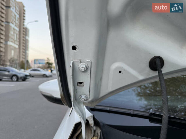 Фольксваген Пассат 2018 в Харькове на Automoto.ua Белый Фольксваген Пассат, объемом двигателя 2 л и пробегом 90 тыс. км за 17500 $, фото 13 на Automoto.ua