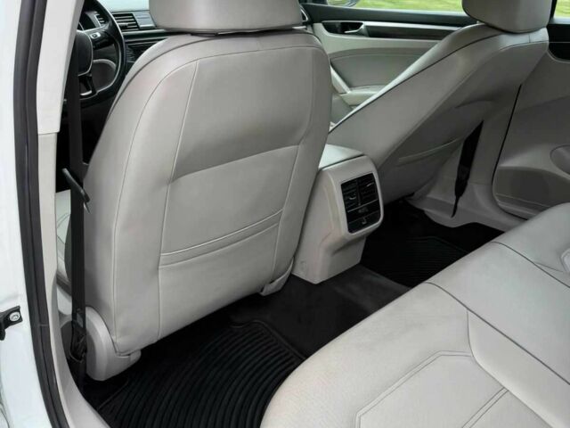 Фольксваген Пассат 2018 в Львове на Automoto.ua Белый Фольксваген Пассат, объемом двигателя 2 л и пробегом 48 тыс. км за 11300 $, фото 12 на Automoto.ua