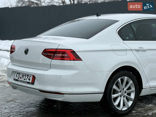 Белый Фольксваген Пассат, объемом двигателя 2 л и пробегом 198 тыс. км за 18950 $, фото 54 на Automoto.ua