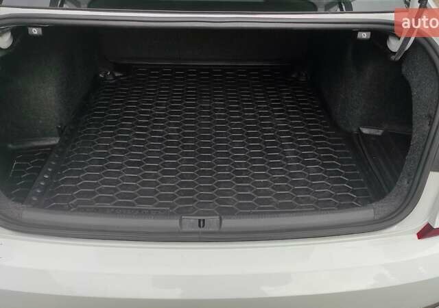 Белый Фольксваген Пассат, объемом двигателя 2 л и пробегом 157 тыс. км за 12200 $, фото 9 на Automoto.ua