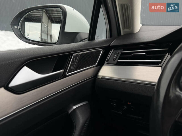 Белый Фольксваген Пассат, объемом двигателя 2 л и пробегом 198 тыс. км за 18950 $, фото 113 на Automoto.ua