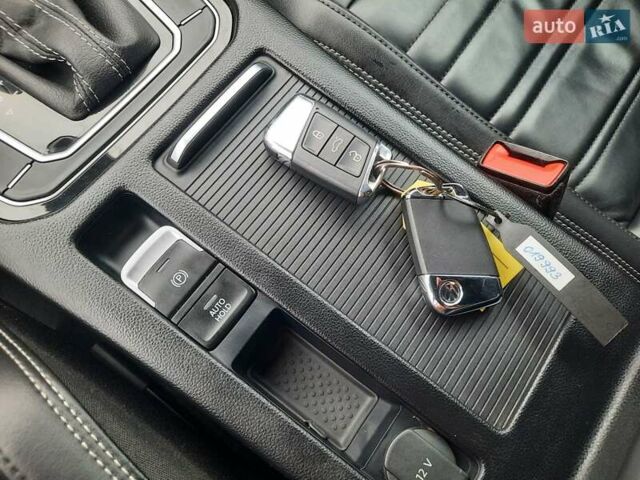 Белый Фольксваген Пассат, объемом двигателя 2 л и пробегом 199 тыс. км за 21999 $, фото 117 на Automoto.ua