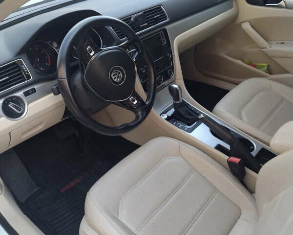 Білий Фольксваген Пассат, об'ємом двигуна 2 л та пробігом 120 тис. км за 16000 $, фото 7 на Automoto.ua