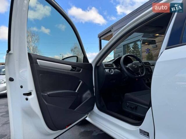 Белый Фольксваген Пассат, объемом двигателя 2 л и пробегом 90 тыс. км за 12800 $, фото 26 на Automoto.ua