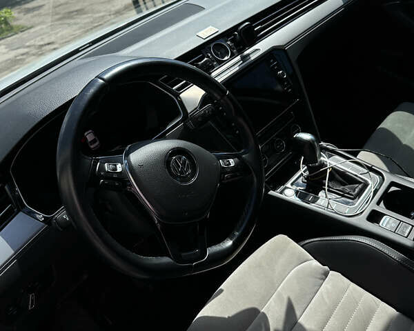 Білий Фольксваген Пассат, об'ємом двигуна 2 л та пробігом 203 тис. км за 21500 $, фото 7 на Automoto.ua