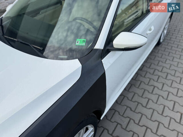 Белый Фольксваген Пассат, объемом двигателя 2 л и пробегом 214 тыс. км за 10800 $, фото 10 на Automoto.ua