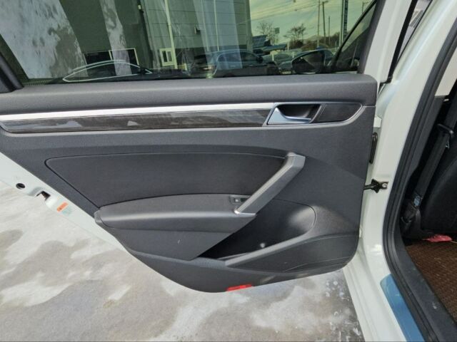 Белый Фольксваген Пассат, объемом двигателя 2 л и пробегом 110 тыс. км за 12700 $, фото 27 на Automoto.ua