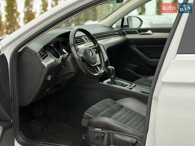 Белый Фольксваген Пассат, объемом двигателя 2 л и пробегом 198 тыс. км за 18950 $, фото 57 на Automoto.ua