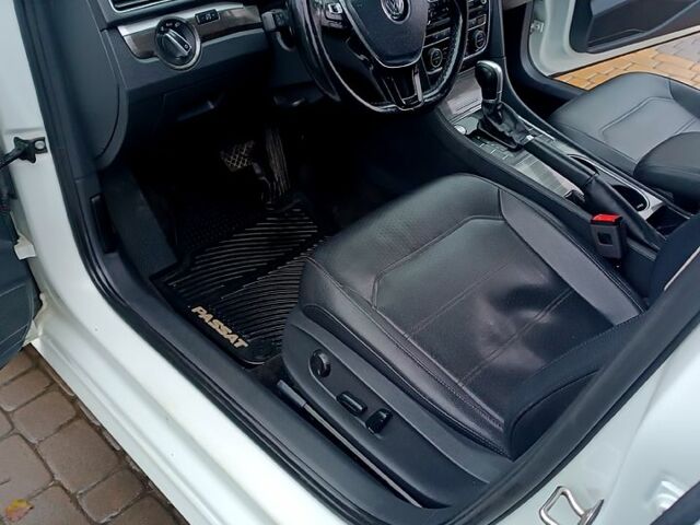 Белый Фольксваген Пассат, объемом двигателя 2 л и пробегом 167 тыс. км за 11770 $, фото 12 на Automoto.ua