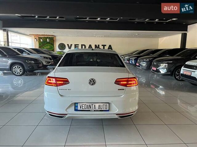 Белый Фольксваген Пассат, объемом двигателя 2 л и пробегом 134 тыс. км за 25500 $, фото 4 на Automoto.ua