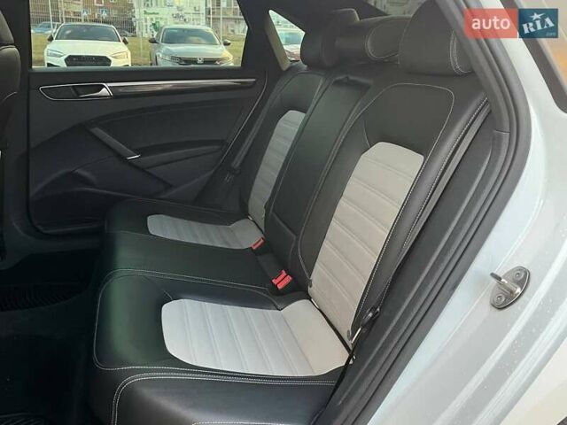 Білий Фольксваген Пассат, об'ємом двигуна 3.6 л та пробігом 72 тис. км за 17490 $, фото 9 на Automoto.ua