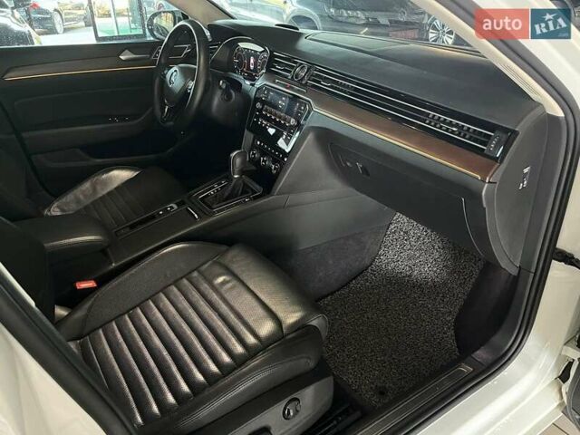 Белый Фольксваген Пассат, объемом двигателя 2 л и пробегом 134 тыс. км за 25500 $, фото 20 на Automoto.ua