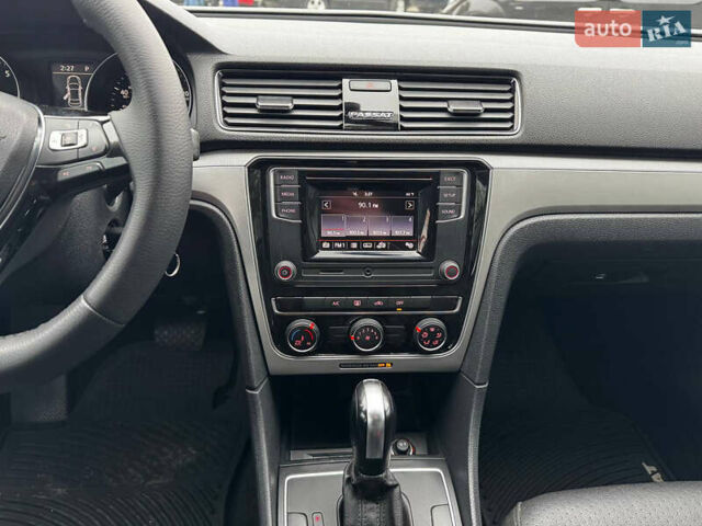 Белый Фольксваген Пассат, объемом двигателя 2 л и пробегом 70 тыс. км за 11999 $, фото 10 на Automoto.ua