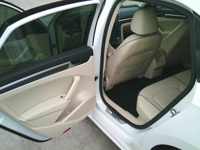 Белый Фольксваген Пассат, объемом двигателя 2 л и пробегом 222 тыс. км за 13900 $, фото 16 на Automoto.ua