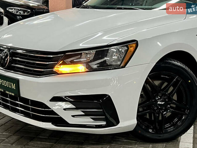 Білий Фольксваген Пассат, об'ємом двигуна 1.98 л та пробігом 143 тис. км за 12900 $, фото 8 на Automoto.ua