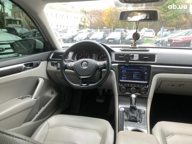 Білий Фольксваген Пассат, об'ємом двигуна 2 л та пробігом 152 тис. км за 16490 $, фото 27 на Automoto.ua