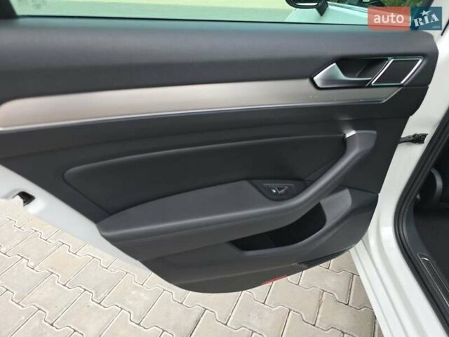 Белый Фольксваген Пассат, объемом двигателя 1.97 л и пробегом 183 тыс. км за 20700 $, фото 43 на Automoto.ua