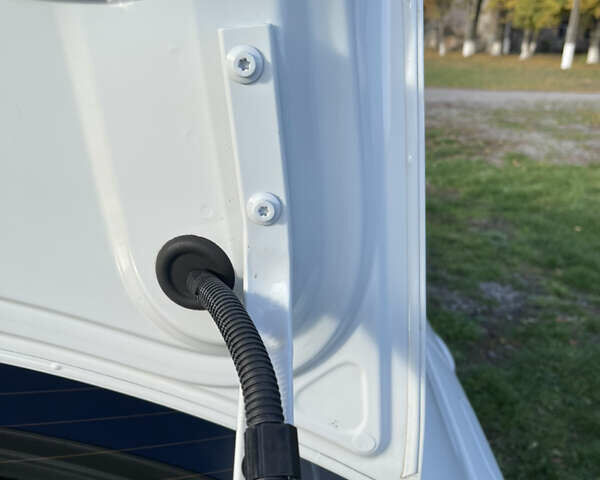 Белый Фольксваген Пассат, объемом двигателя 2 л и пробегом 132 тыс. км за 13200 $, фото 38 на Automoto.ua