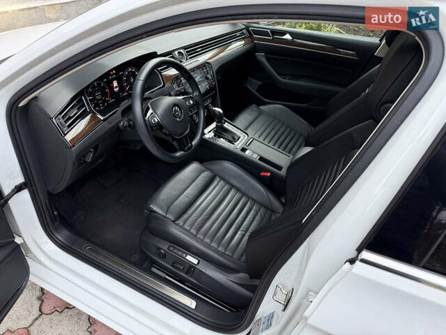 Белый Фольксваген Пассат, объемом двигателя 1.97 л и пробегом 98 тыс. км за 21500 $, фото 23 на Automoto.ua