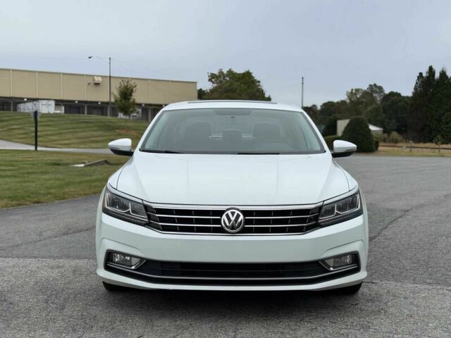 Фольксваген Пассат 2018 в Львове на Automoto.ua Белый Фольксваген Пассат, объемом двигателя 2 л и пробегом 48 тыс. км за 11300 $, фото 1 на Automoto.ua