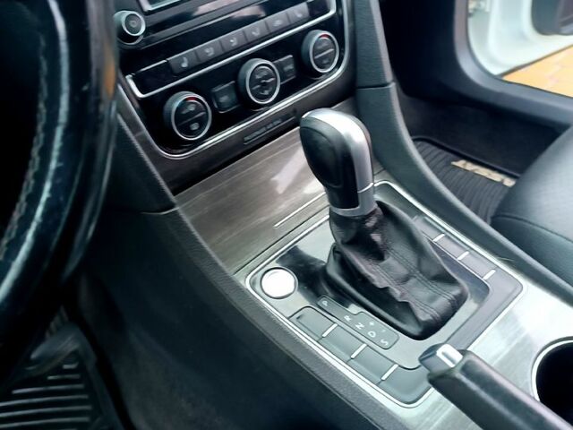 Белый Фольксваген Пассат, объемом двигателя 2 л и пробегом 167 тыс. км за 11770 $, фото 11 на Automoto.ua