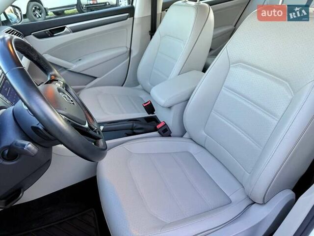 Білий Фольксваген Пассат, об'ємом двигуна 2 л та пробігом 145 тис. км за 18500 $, фото 14 на Automoto.ua