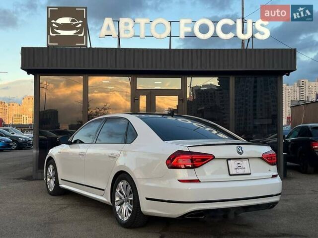 Білий Фольксваген Пассат, об'ємом двигуна 3.6 л та пробігом 72 тис. км за 17490 $, фото 4 на Automoto.ua