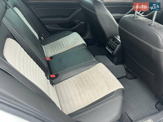Белый Фольксваген Пассат, объемом двигателя 2 л и пробегом 120 тыс. км за 22000 $, фото 24 на Automoto.ua