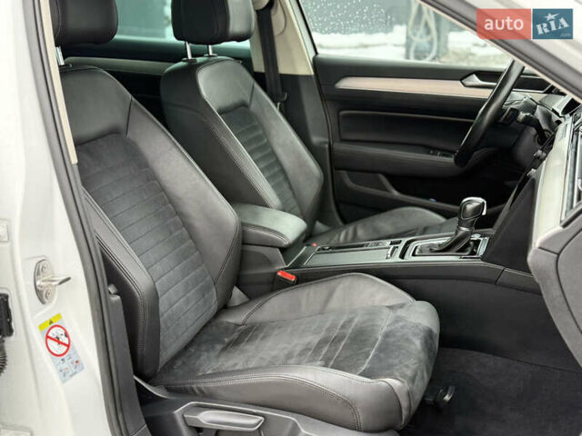 Белый Фольксваген Пассат, объемом двигателя 2 л и пробегом 198 тыс. км за 18950 $, фото 80 на Automoto.ua