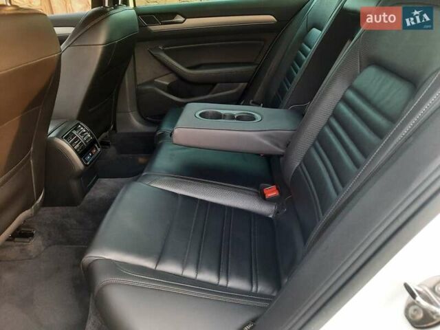 Белый Фольксваген Пассат, объемом двигателя 2 л и пробегом 199 тыс. км за 21999 $, фото 45 на Automoto.ua