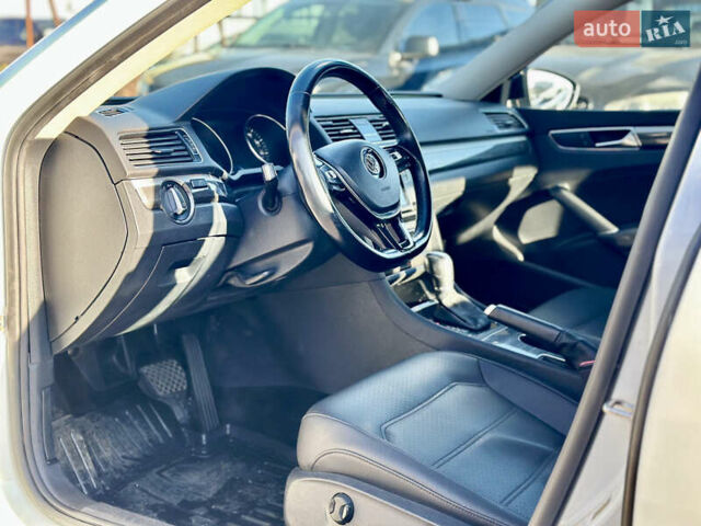 Білий Фольксваген Пассат, об'ємом двигуна 2 л та пробігом 176 тис. км за 12500 $, фото 10 на Automoto.ua