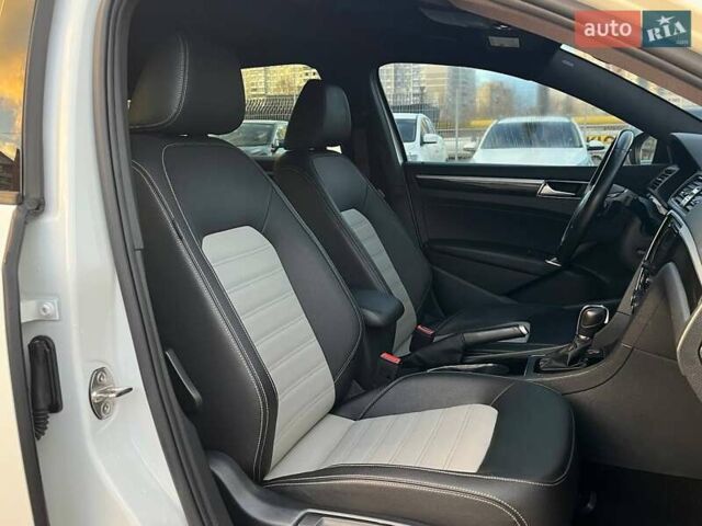 Білий Фольксваген Пассат, об'ємом двигуна 3.6 л та пробігом 72 тис. км за 17490 $, фото 11 на Automoto.ua