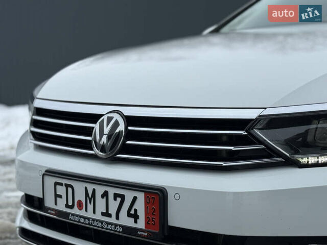 Белый Фольксваген Пассат, объемом двигателя 2 л и пробегом 198 тыс. км за 18950 $, фото 15 на Automoto.ua