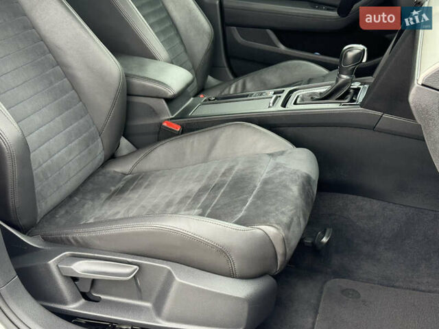 Белый Фольксваген Пассат, объемом двигателя 2 л и пробегом 198 тыс. км за 18950 $, фото 82 на Automoto.ua