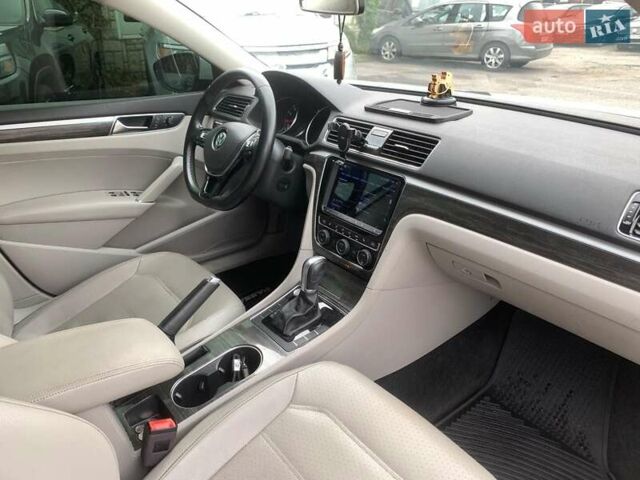 Білий Фольксваген Пассат, об'ємом двигуна 2 л та пробігом 152 тис. км за 16690 $, фото 29 на Automoto.ua